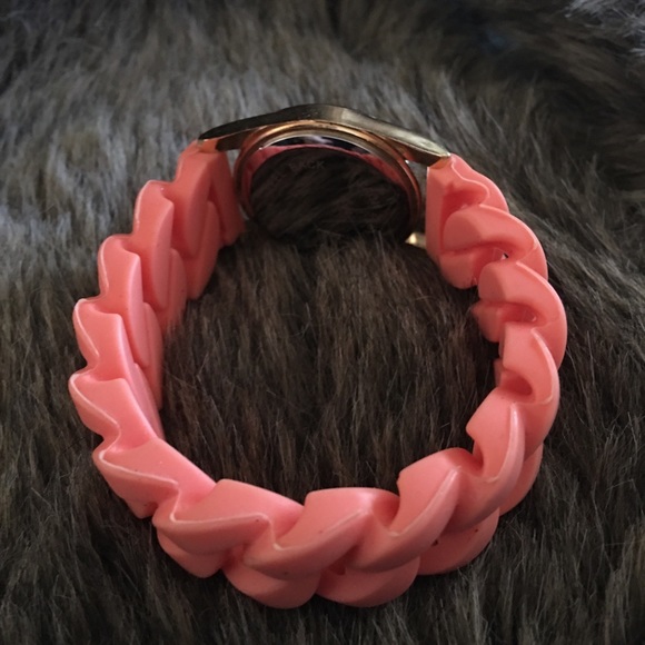 Ladies peach soft flexible silicone link watch - Picture 7 of 10